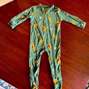 Kyte BABY 2 way zippered romper; hunter green with animals; size 0-3 mon…